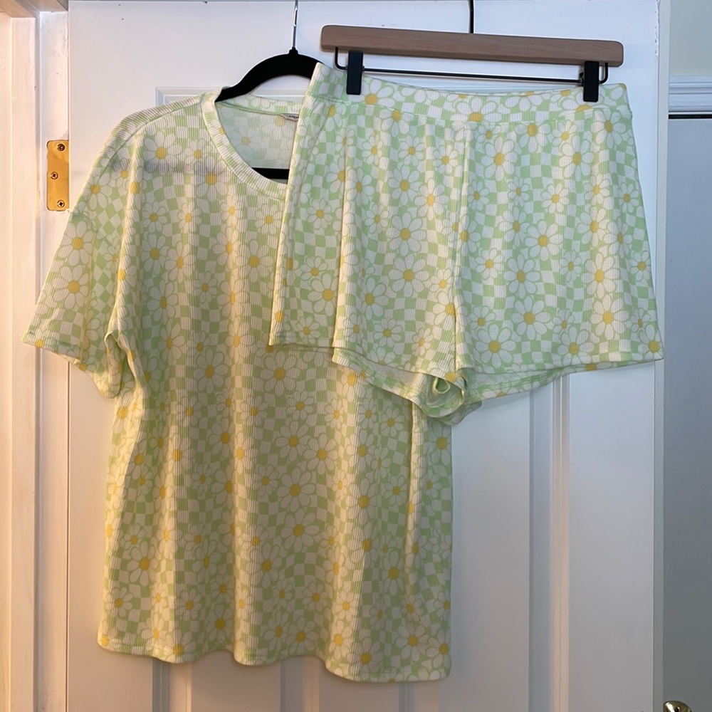 American eagle women’s daisy checkered pajama short set NWT